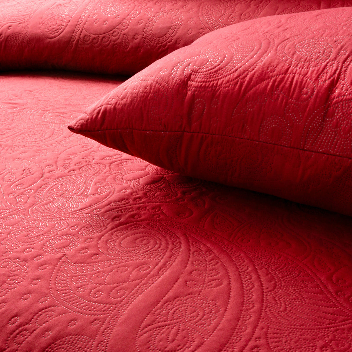 Spiral Vibes 3 Pcs Ultrasonic Bedspread - Red