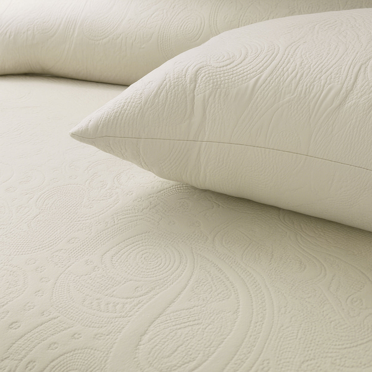 Spiral Vibes 3 Pcs Ultrasonic Bedspread - Cream